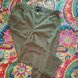 NWOT Ladies plus Bandolino brand jeans. Size 20W short.